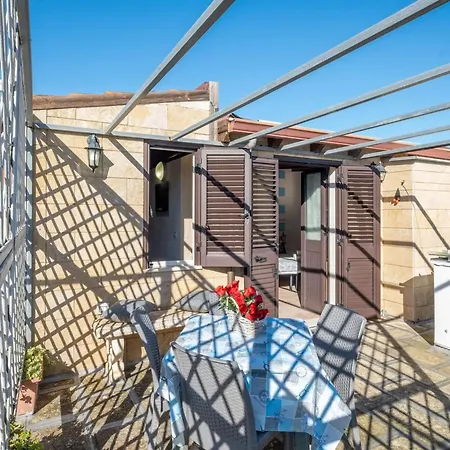 Semesterbostad Urban Loft Boutique Con Terrazza